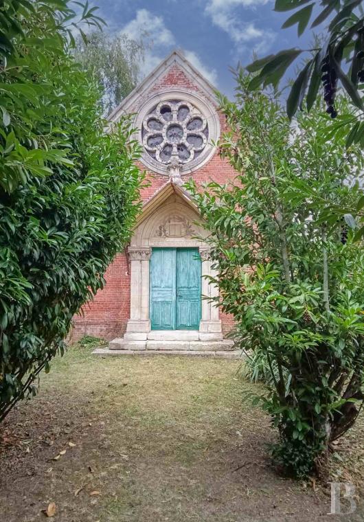 Religious edifices for sale - picardy - A 19th-century, deconsecrated protestant temple in an approximately 720-m² garden, in the Oise area, in the centre of a small town